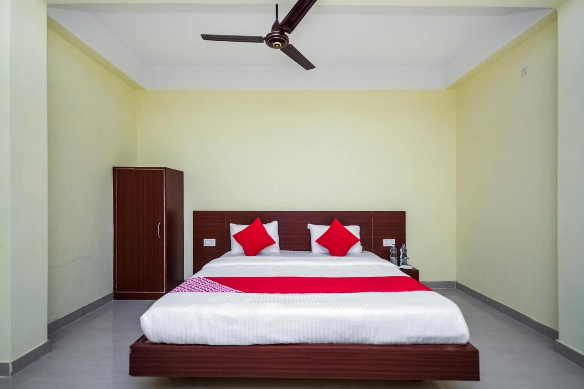 Hotel Vaccinated Staff- OYO Flagship 22365 Bimal Residency GS Road Dispur Exterior foto