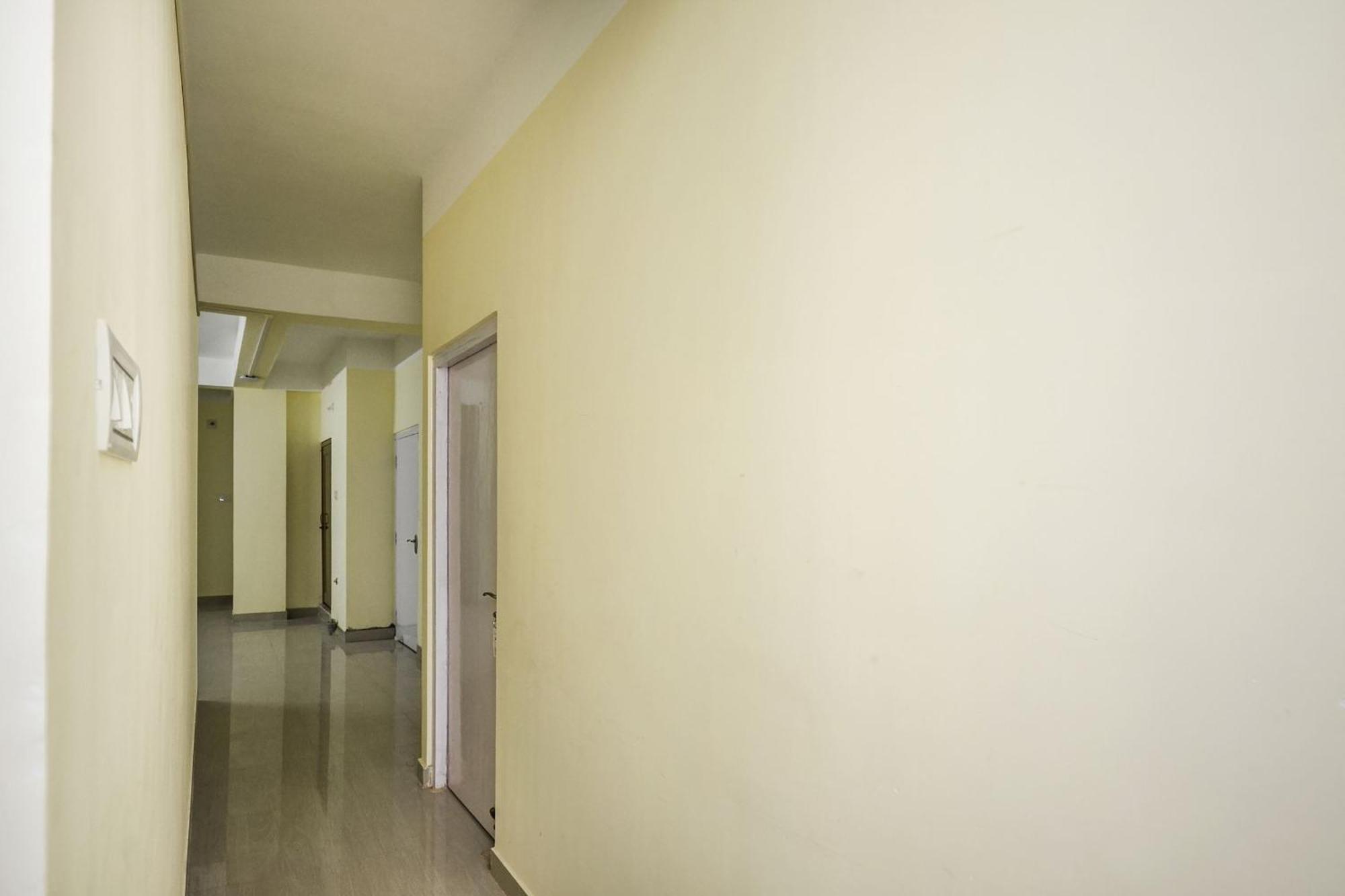 Hotel Vaccinated Staff- OYO Flagship 22365 Bimal Residency GS Road Dispur Exterior foto