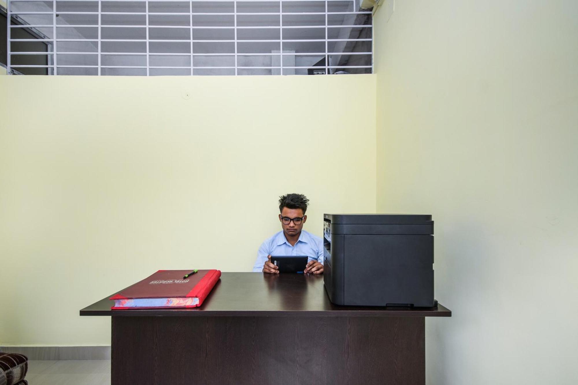 Hotel Vaccinated Staff- OYO Flagship 22365 Bimal Residency GS Road Dispur Exterior foto