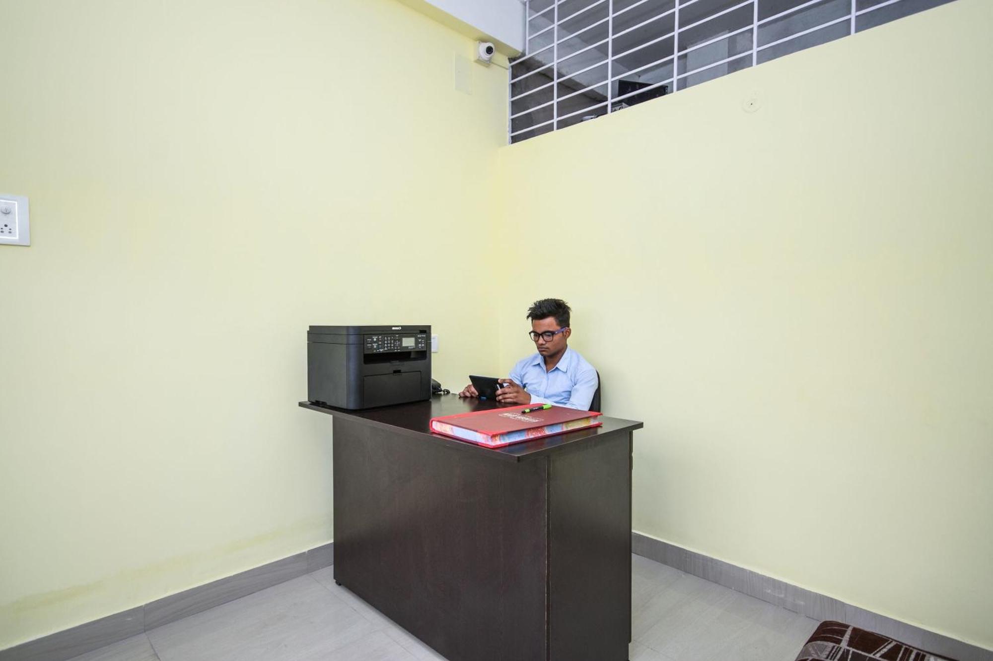 Hotel Vaccinated Staff- OYO Flagship 22365 Bimal Residency GS Road Dispur Exterior foto