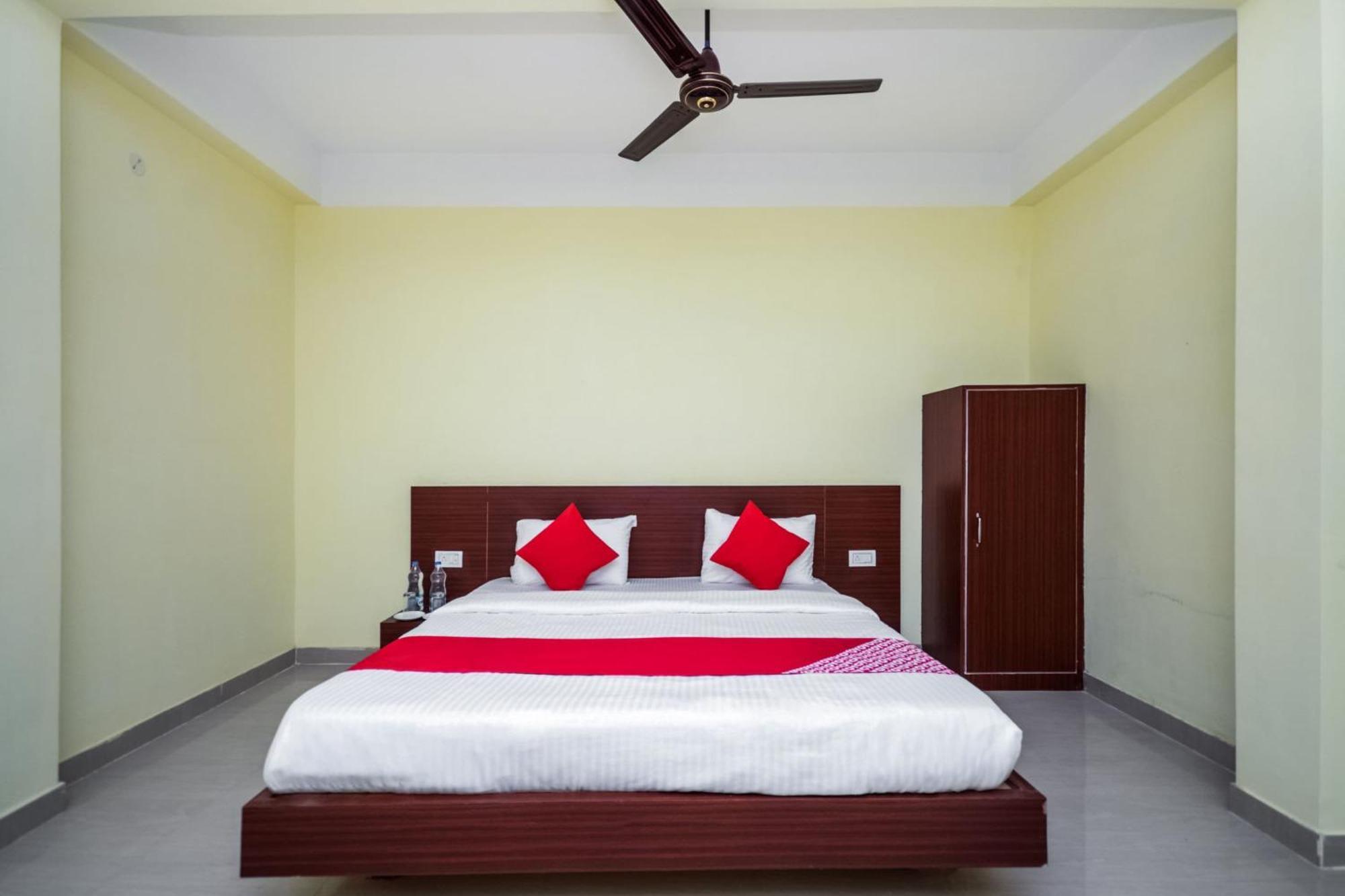 Hotel Vaccinated Staff- OYO Flagship 22365 Bimal Residency GS Road Dispur Exterior foto