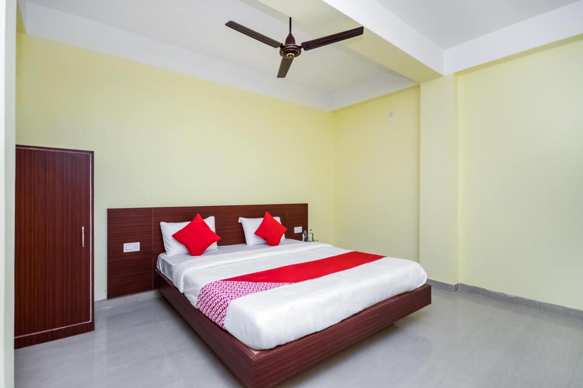 Hotel Vaccinated Staff- OYO Flagship 22365 Bimal Residency GS Road Dispur Exterior foto
